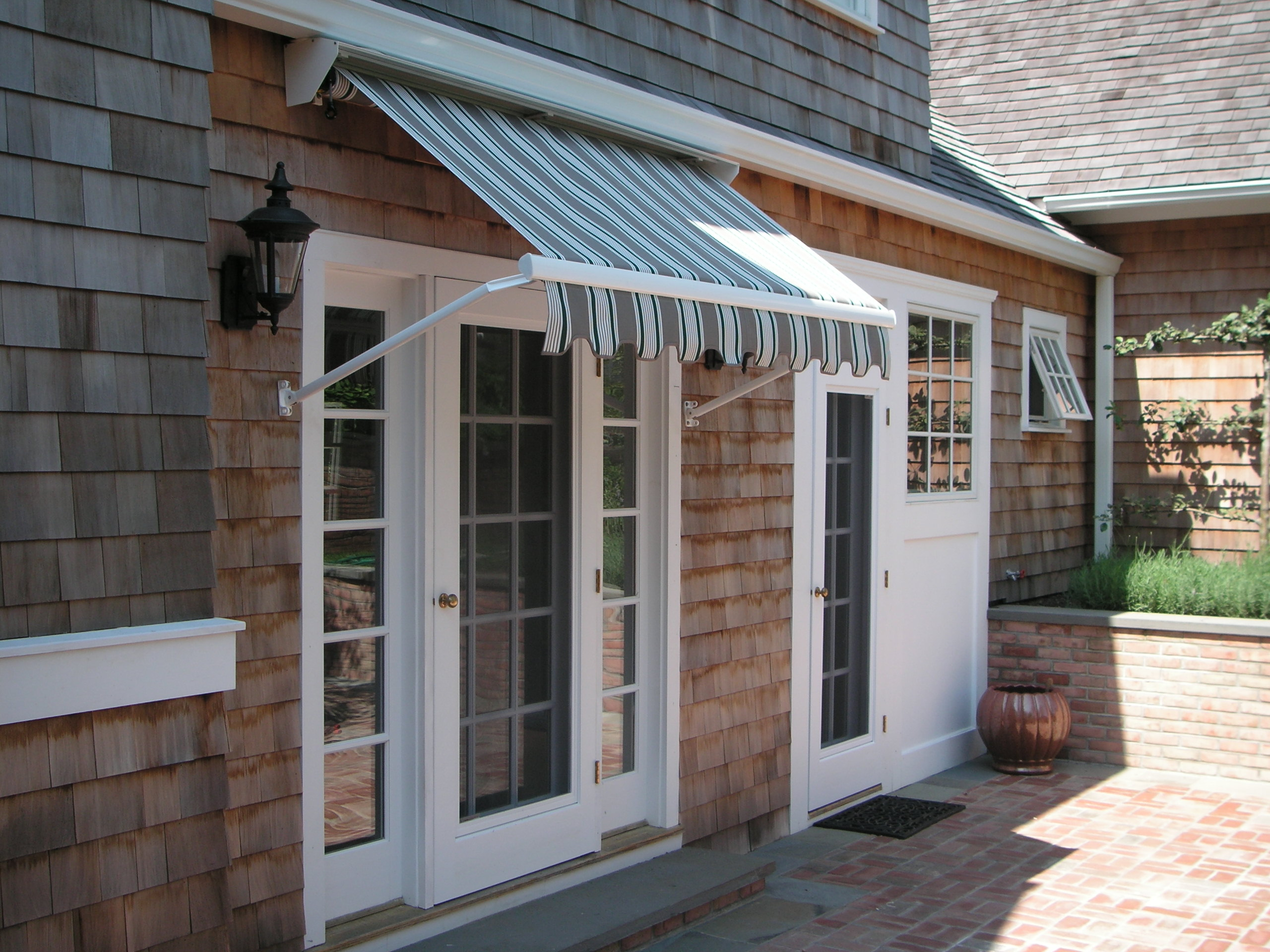 Shasta drop arm awning side view showing adjustable inclination